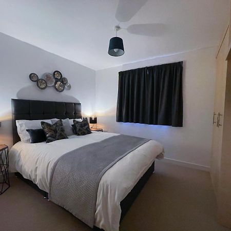 Station Side Penthouse Apartment Wolverhampton Bagian luar foto