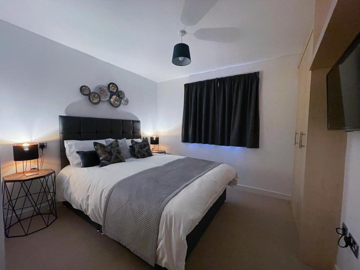 Station Side Penthouse Apartment Wolverhampton Bagian luar foto