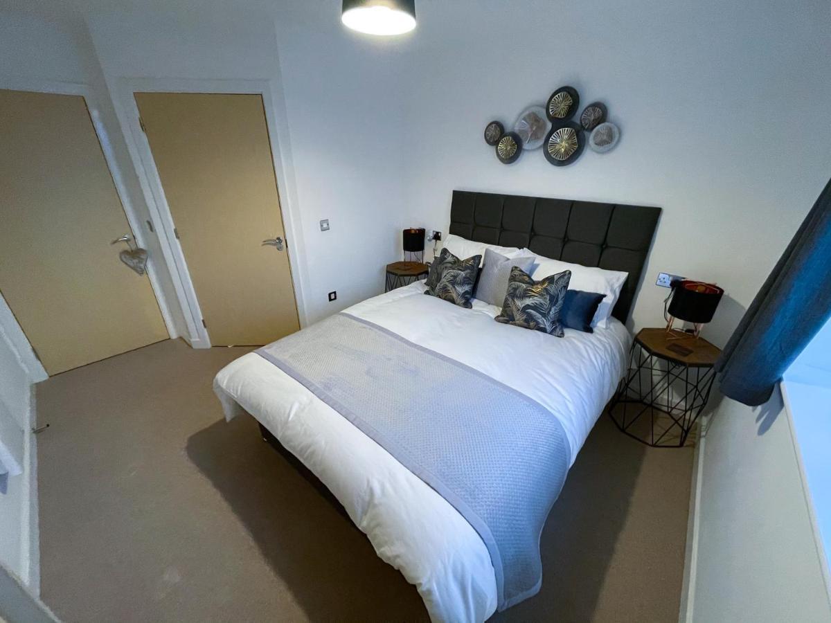 Station Side Penthouse Apartment Wolverhampton Bagian luar foto