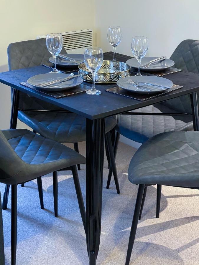 Station Side Penthouse Apartment Wolverhampton Bagian luar foto