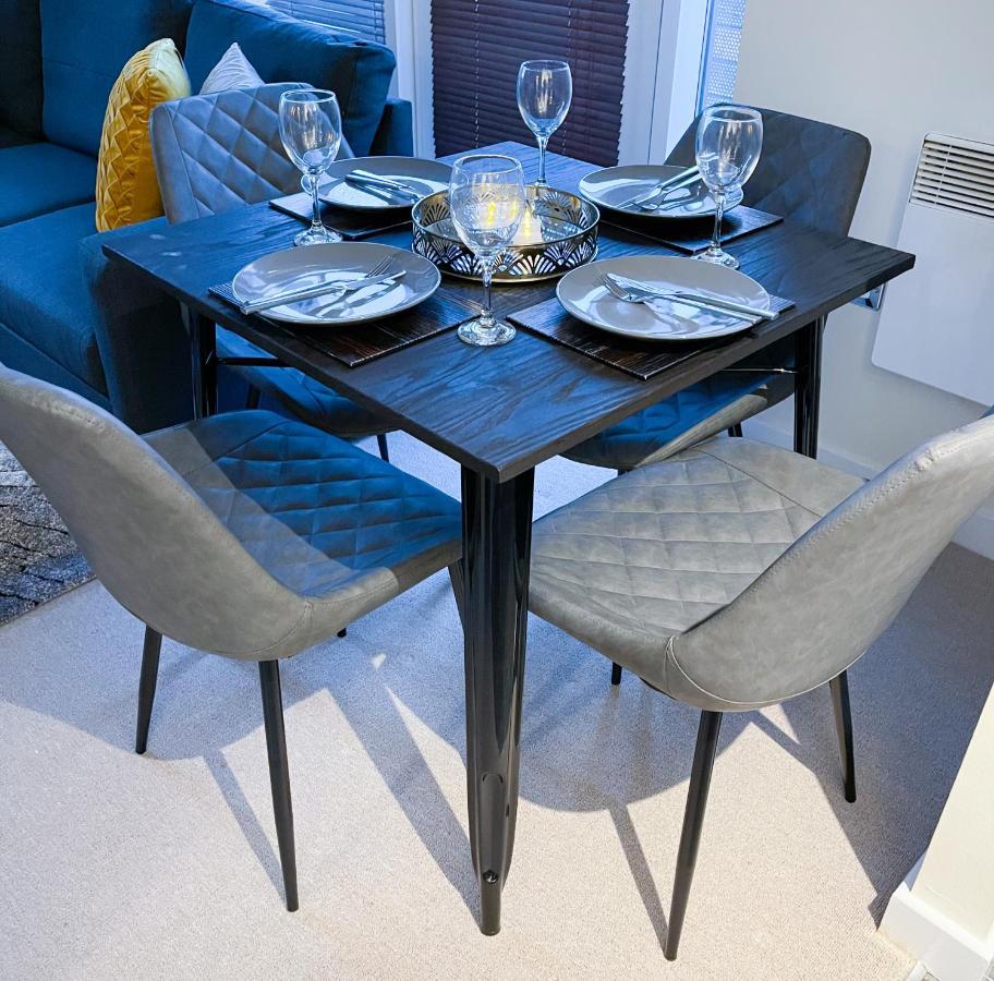 Station Side Penthouse Apartment Wolverhampton Bagian luar foto