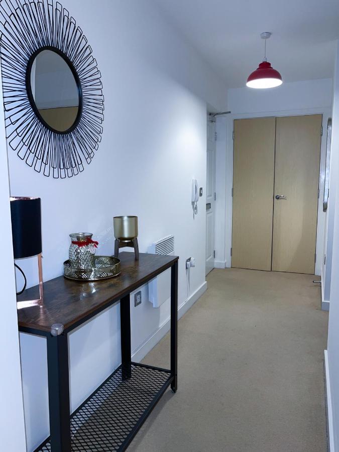 Station Side Penthouse Apartment Wolverhampton Bagian luar foto