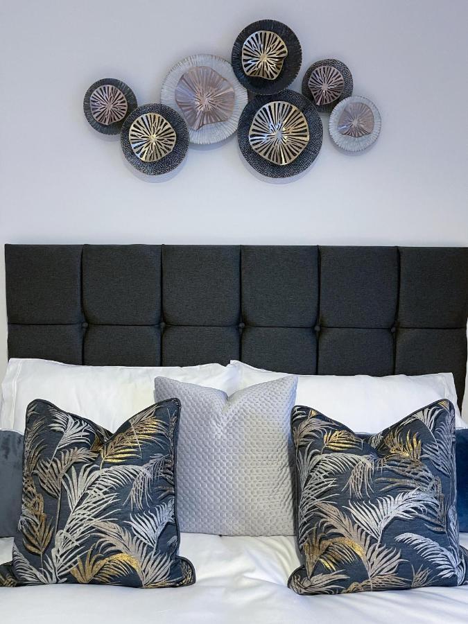 Station Side Penthouse Apartment Wolverhampton Bagian luar foto
