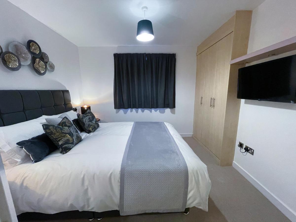 Station Side Penthouse Apartment Wolverhampton Bagian luar foto