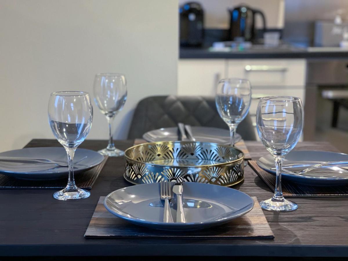 Station Side Penthouse Apartment Wolverhampton Bagian luar foto