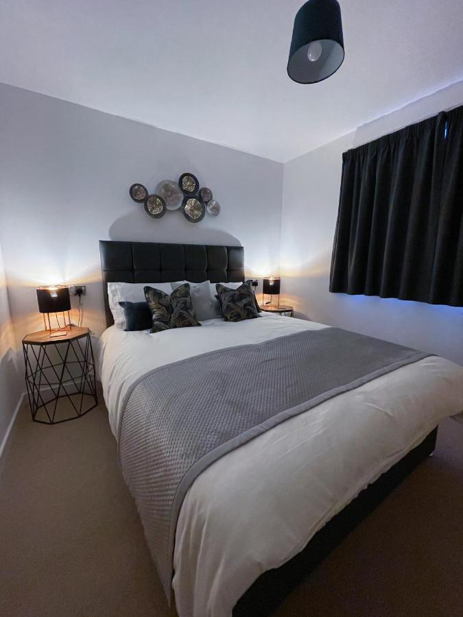 Station Side Penthouse Apartment Wolverhampton Bagian luar foto