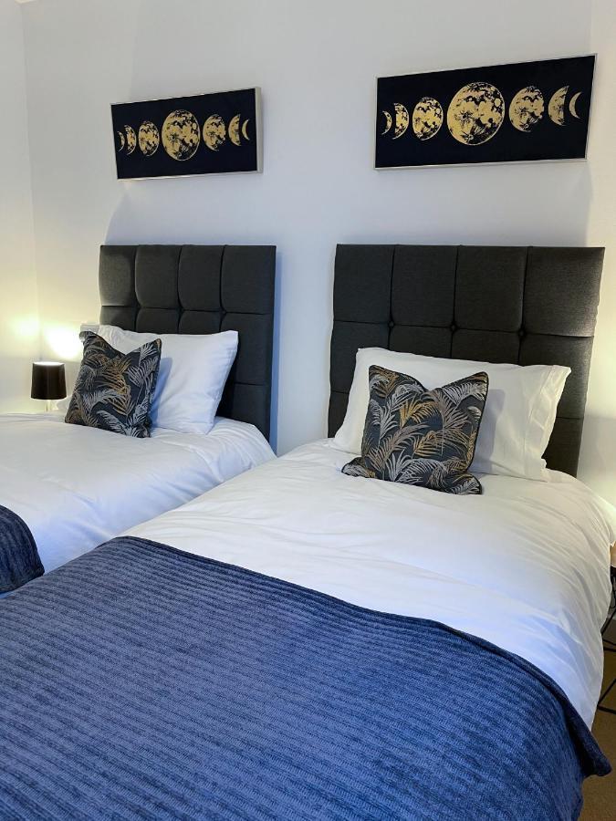 Station Side Penthouse Apartment Wolverhampton Bagian luar foto