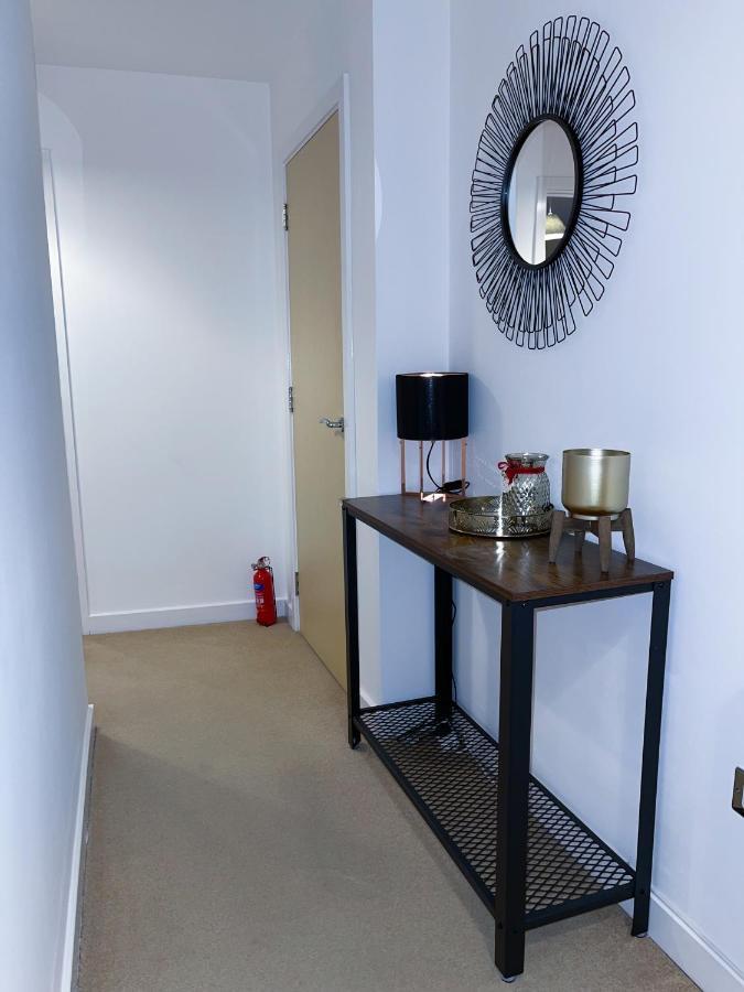 Station Side Penthouse Apartment Wolverhampton Bagian luar foto