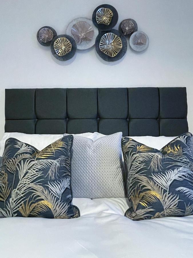 Station Side Penthouse Apartment Wolverhampton Bagian luar foto