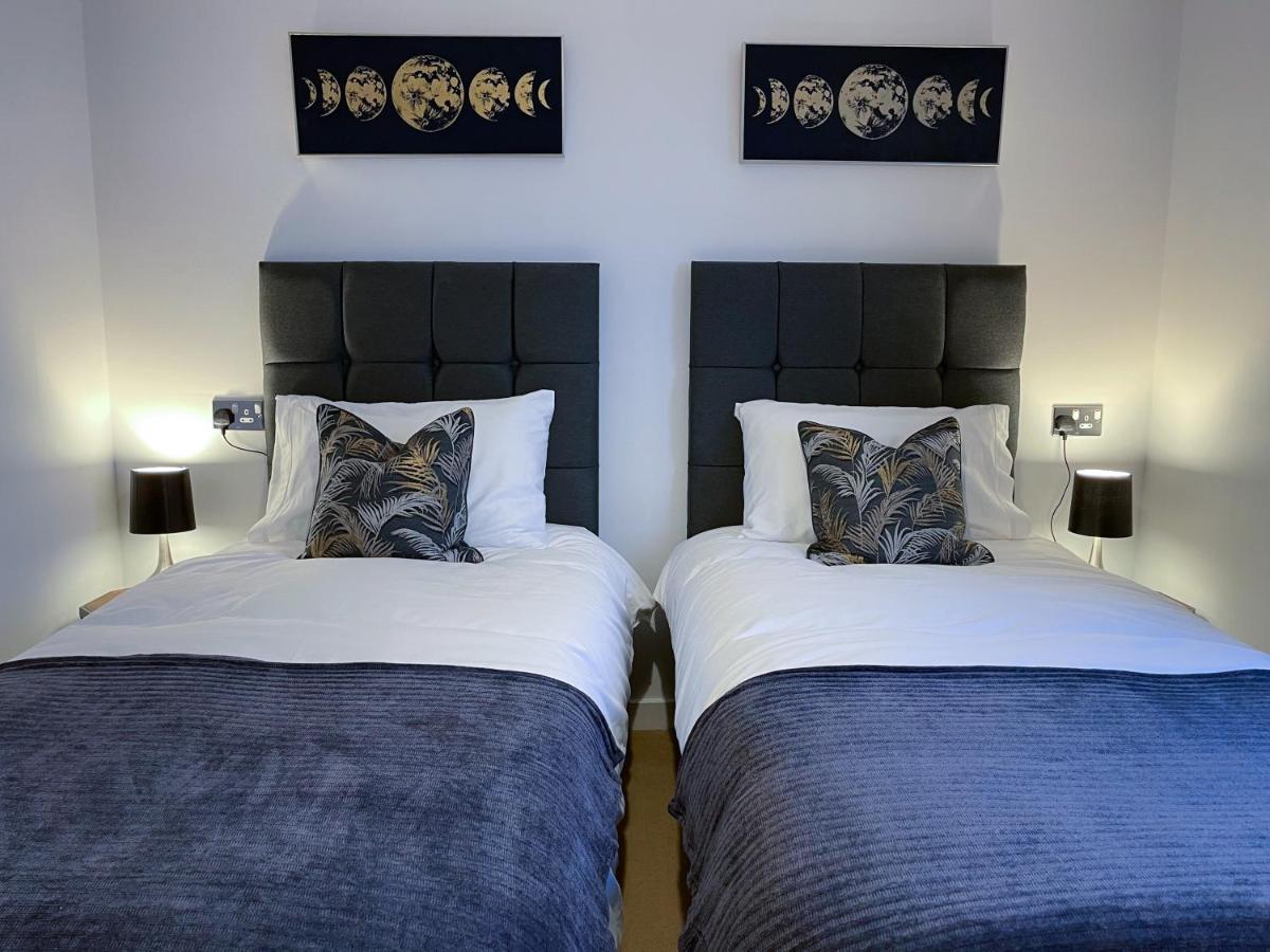 Station Side Penthouse Apartment Wolverhampton Bagian luar foto