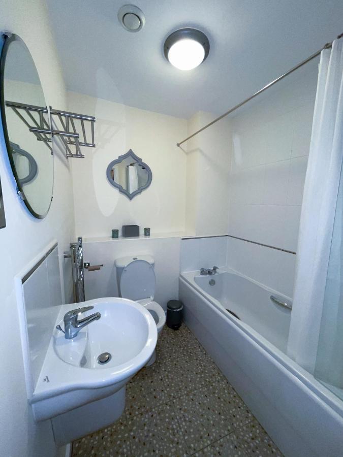 Station Side Penthouse Apartment Wolverhampton Bagian luar foto