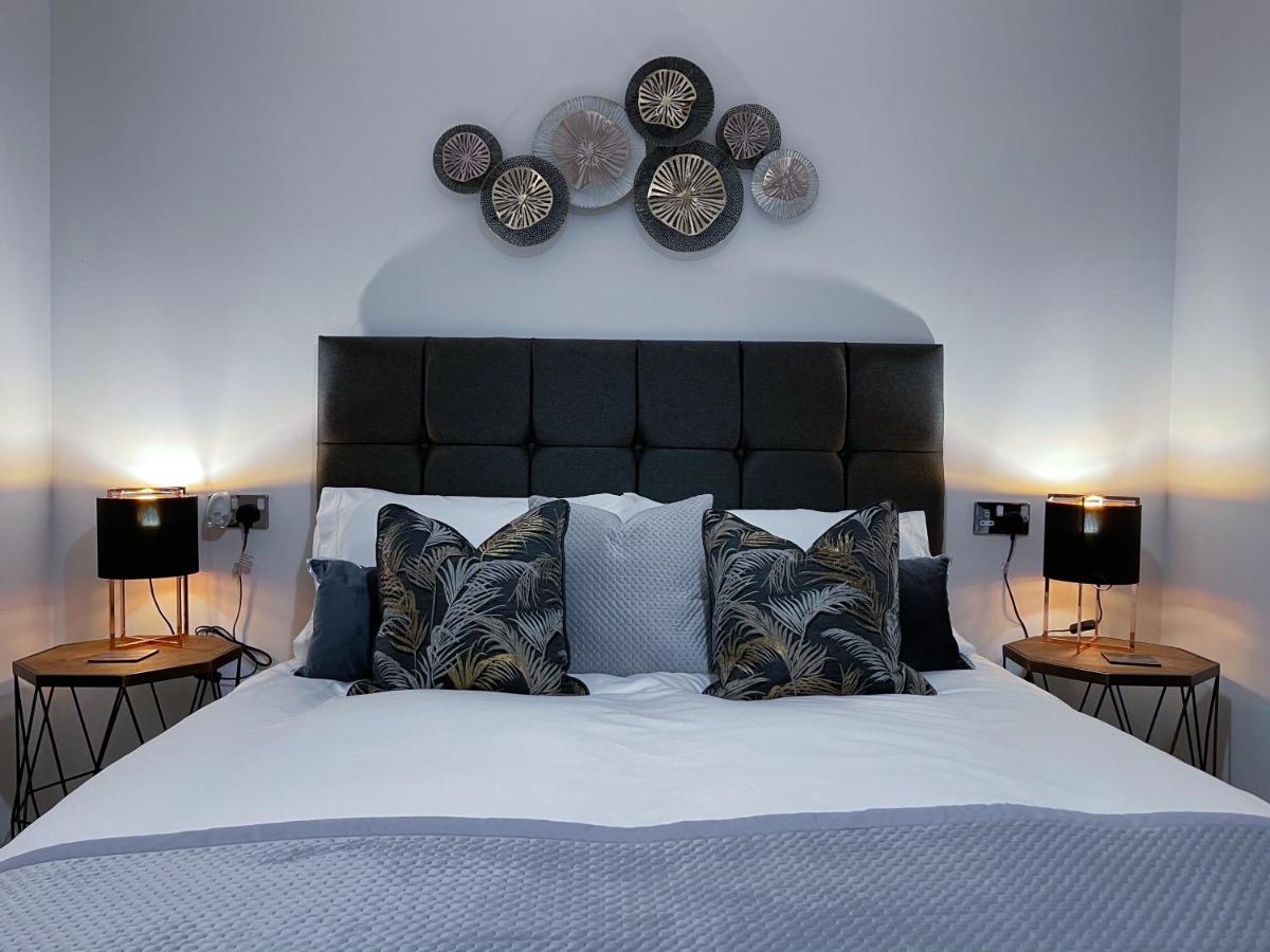 Station Side Penthouse Apartment Wolverhampton Bagian luar foto