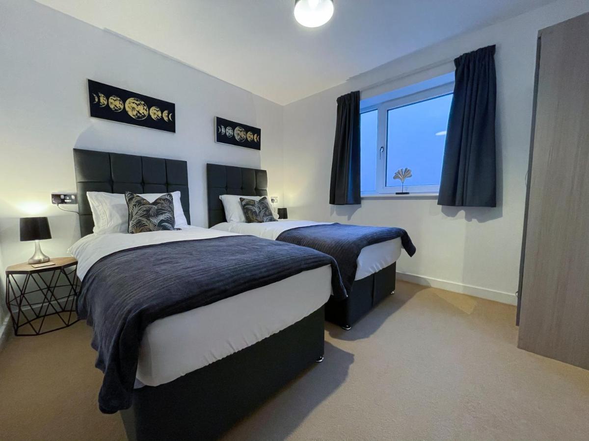 Station Side Penthouse Apartment Wolverhampton Bagian luar foto