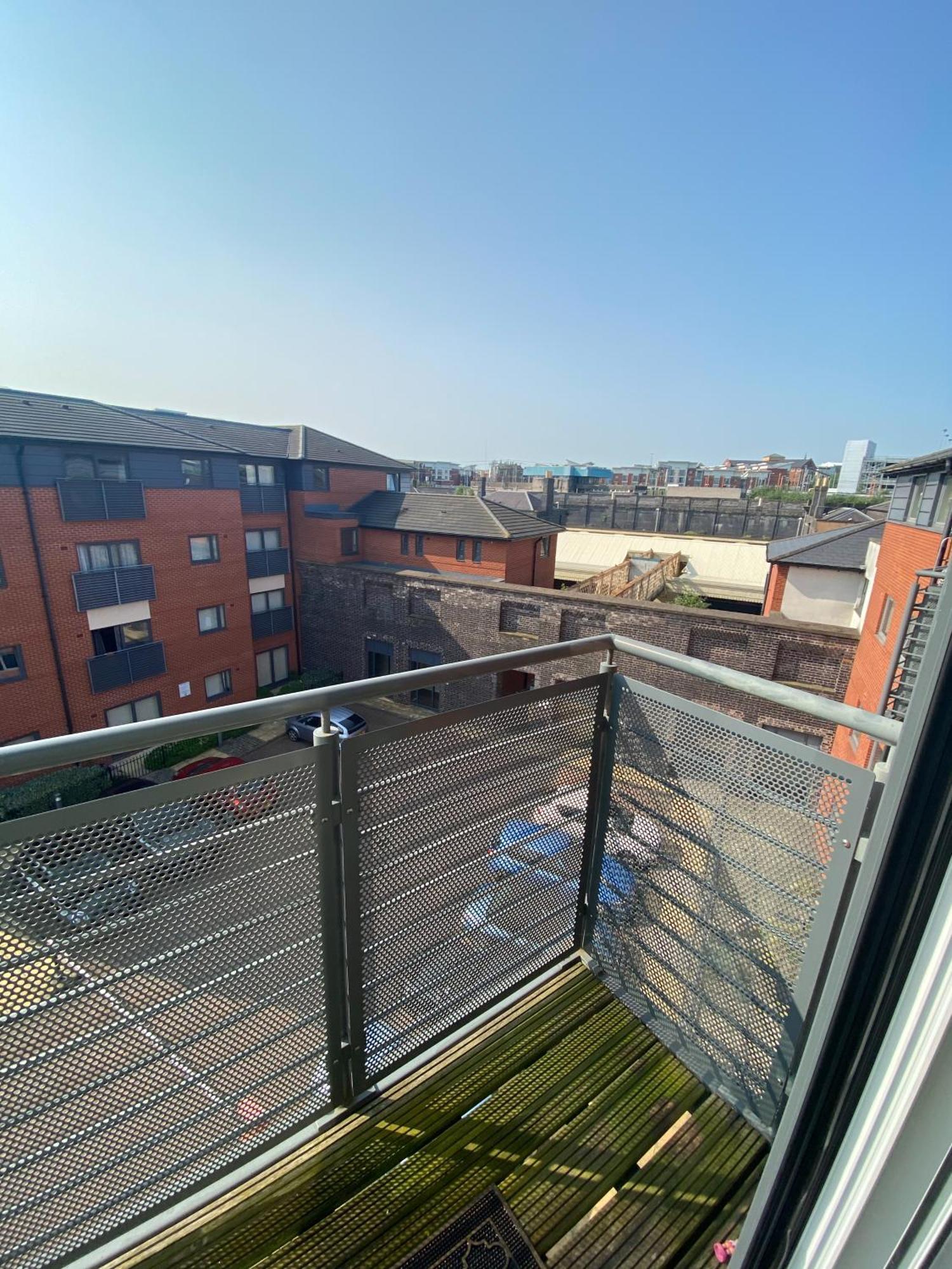 Station Side Penthouse Apartment Wolverhampton Ruang foto